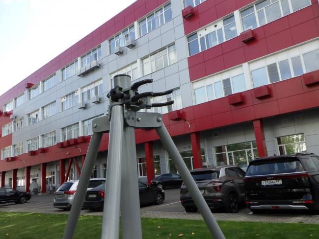 Хомут для соединения треноги и мачты