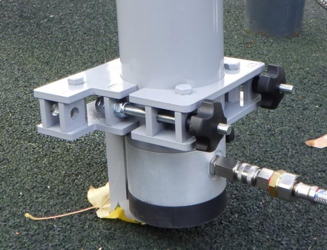 Кронштейн нижний с маховичками